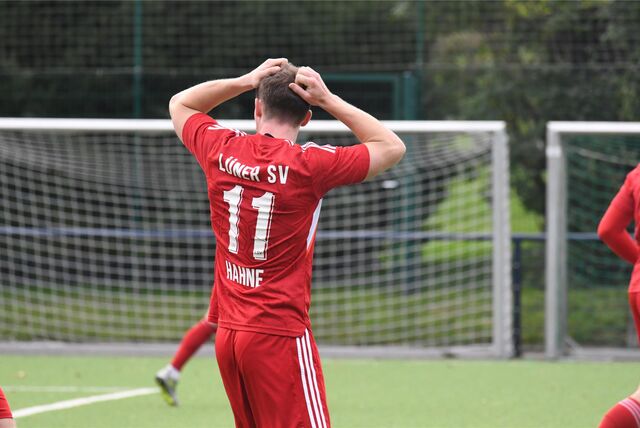 Sebastian Hahne vom Lüner SV rauft sich die Haare.