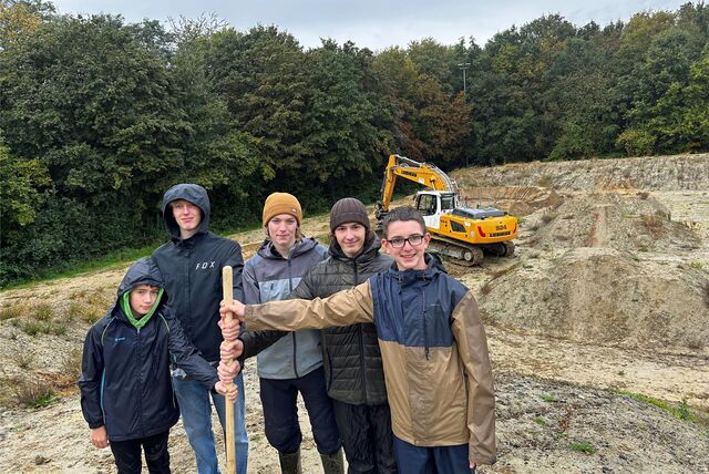 Toni Engel (12), Justus Kickstein (16), Toby Knowlden (16), Finn Bergmann (20) und Henry Krutwage (13, von links) können sich freuen – ein Zeitraum für die Eröffnung des Bike-Parks steht.