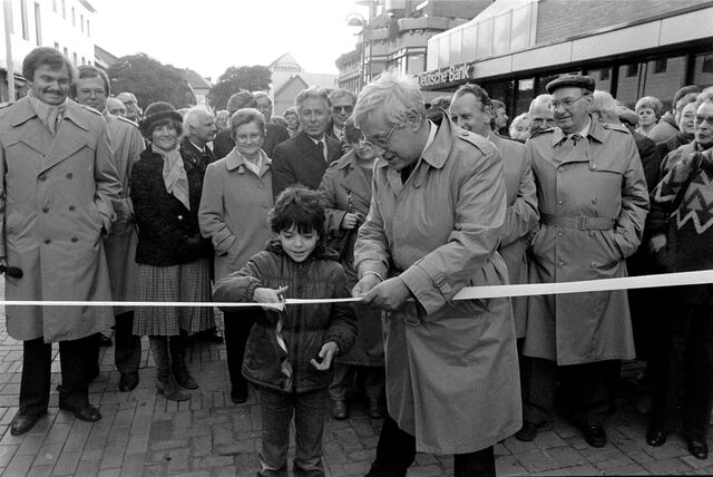 Die zweite Eröffnung der Fußgängerzone im Jahr 1983 mit Hans-Werner Harzer, dem damaligem Bürgermeister.