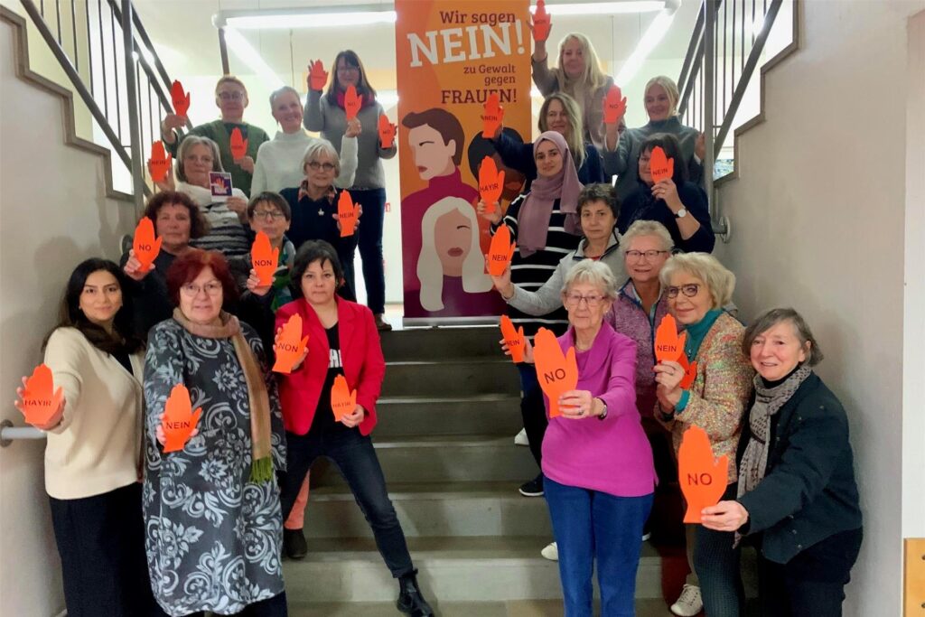 Frauen mit orangefarbenen Händen, Orange Day, Schwerte