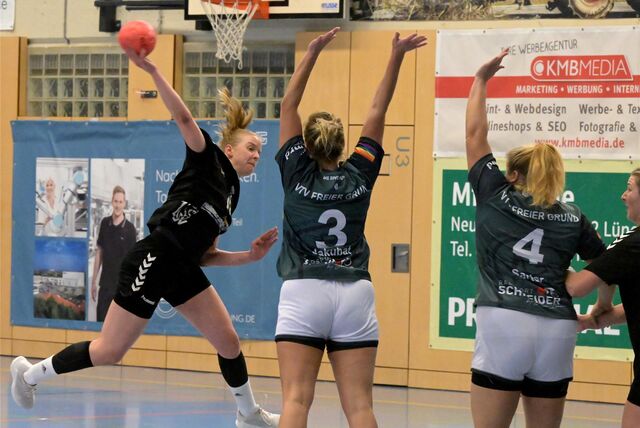 Katja Lohölter wirft.