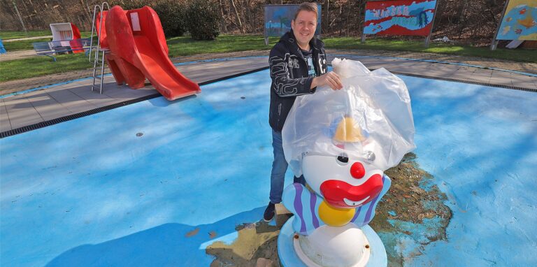 Der Clown im Kinderbecken des Freibads Dellwig sollte mit einer Leader-Förderung Gesellschaft bekommen. Das Freibad ist einer der großen Profiteure des Leader-Programms in Fröndenberg.