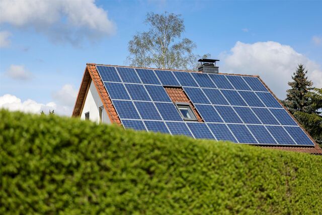 Den Traum vom Eigenheim müssen sich Käufer im Regelfall mit einer Bestandsimmobilie erfüllen (Symbolbild). Denn unbebautes, aber baureifes Land ist am Immobilienmarkt in Unna äußerst knapp.