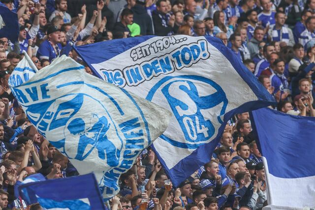 23.04.2022, Fussball, Saison 2021/2022, 2. Bundesliga, 31. Spieltag, FC Schalke 04 – SV Werder Bremen, Fans des FC Schalke 04 in der Nordkurve



Foto: Tim Rehbein/RHR-FOTO