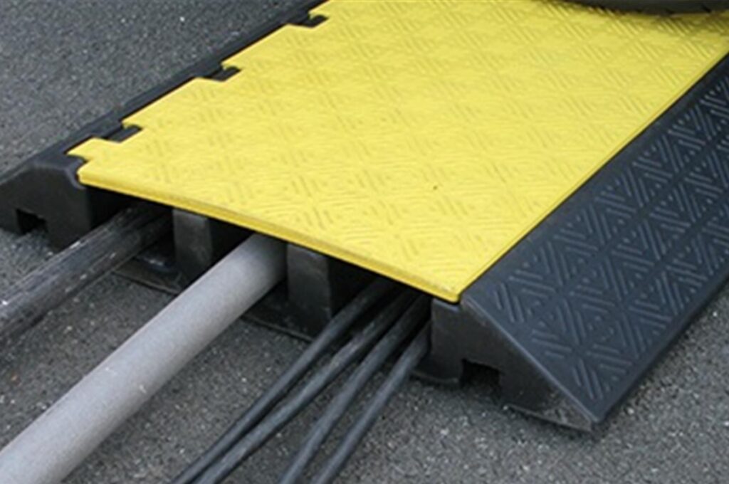 In den meisten Fällen ist eine Kabelbrücke schwarz-gelb.