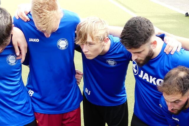 Nachwuchstalent Maik Jäger (M.) gehört zum Kader des Bezirksligisten VfL Kamen.