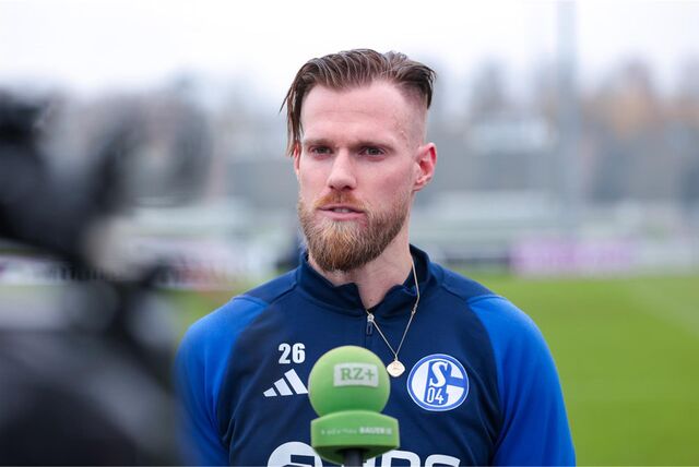 21.11.2023, Fussball, Saison 2023/2024, 2. Bundesliga, Training FC Schalke 04, Tomas Kalas (FC Schalke 04)



Foto: Dennis Ewert/RHR-FOTO