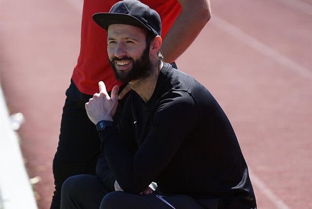 Grund zur Freude bei David Sawatzki: Ein Youngster könnte bald wieder für den BV Brambauer auf dem Platz stehen.