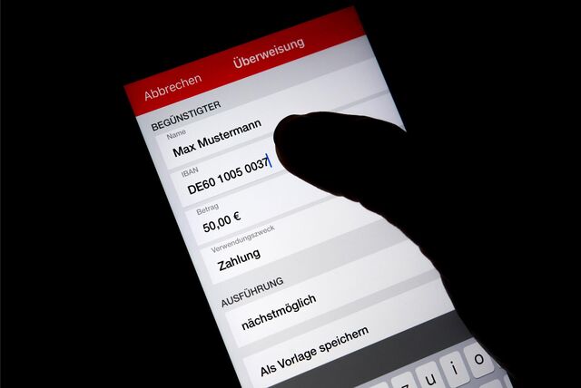 Ein 27-Jähriger eröffnete online ein Konto, das Betrüger nutzten. (Symbolbild)