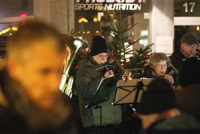 Das Unterhaltungsprogramm auf dem Unnaer Weihnachtsmarkt läuft seit dem 27. November. Am Wochenende waren wir mit der Videokamera vor Ort.