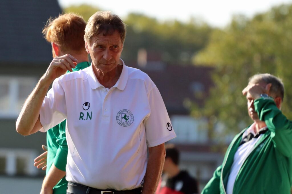 Rolf Nehling hat damals als Sportlicher Leiter Niklas Dvorak in die A-Mannschaft geholt. Inzwischen hat er sein Amt niedergelegt.