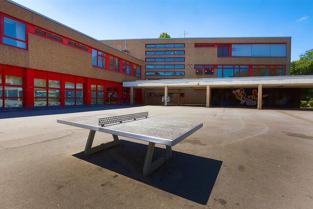 Gymnasium Kamen Schulhof