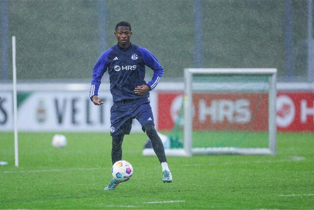 12.12.2023, Fussball, Saison 2023/2024, 2. Bundesliga, Training FC Schalke 04, Nelson Amadin (FC Schalke 04)



Foto: Tim Rehbein/RHR-FOTO