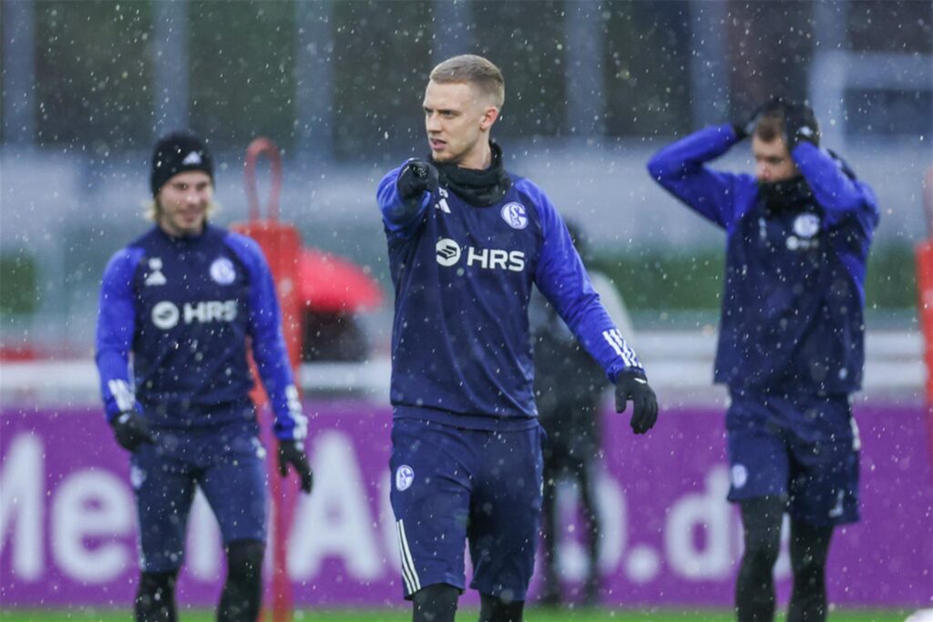 12.12.2023, Fussball, Saison 2023/2024, 2. Bundesliga, Training FC Schalke 04, Timo Baumgartl (FC Schalke 04)



Foto: Tim Rehbein/RHR-FOTO