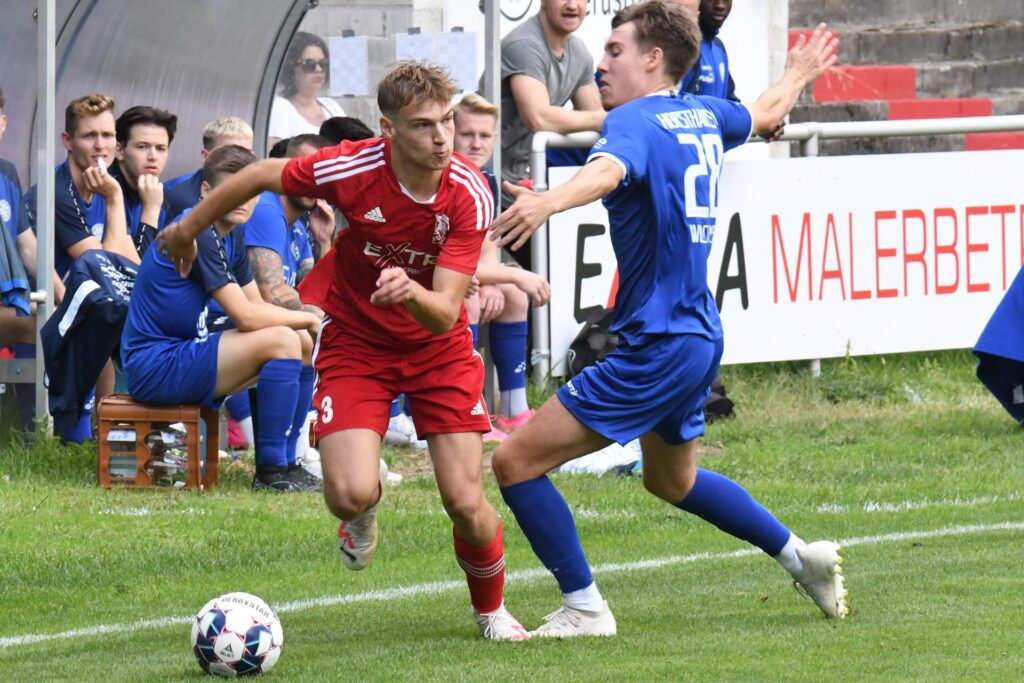 Michael Vrljic (l.) entwischt seinem Gegenspieler. Michael Vrljic (l.) entwischt seinem Gegenspieler.