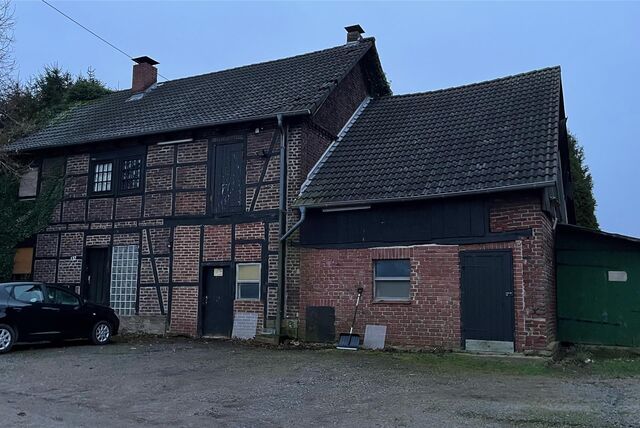 Ein heruntergekommenes Einfamilienhaus in Fröndenberg