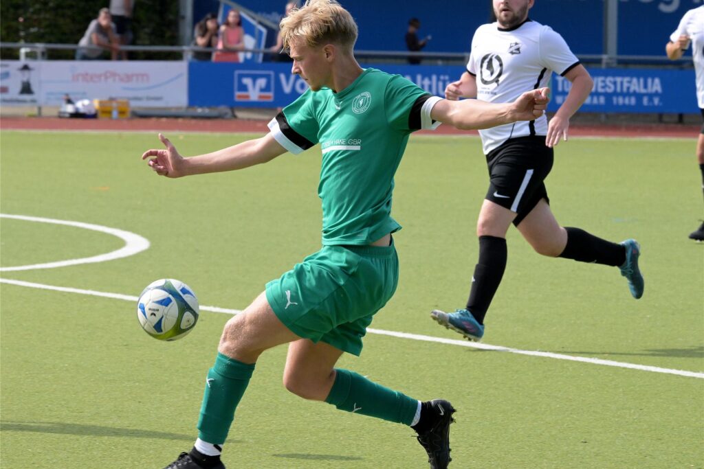 Oskar Koert hat den Ball Oskar Koert hat den Ball