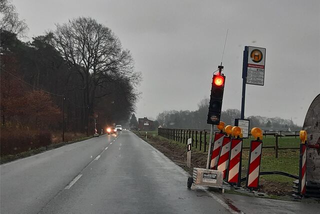 Eine Baustellenampel ohne Baustelle: Dieses Bild bot sich am 19. Dezember auf der Olfener Straße.