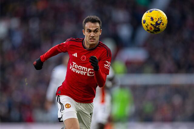 Sergio Reguilon läuft dem Ball hinterher.