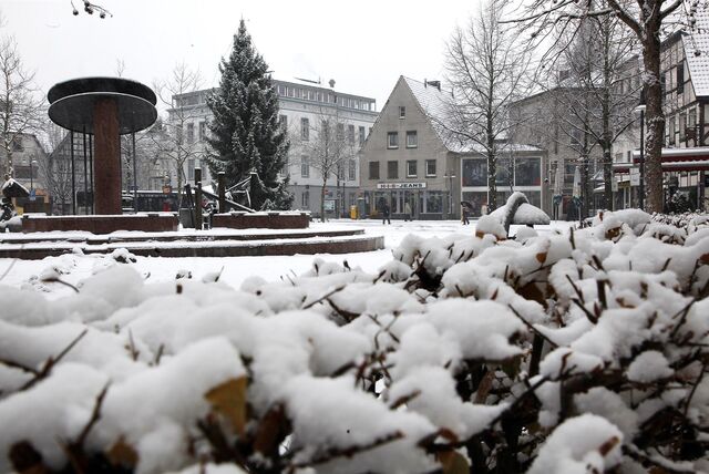 Schneebedeckter Alter Markt in Kamen.