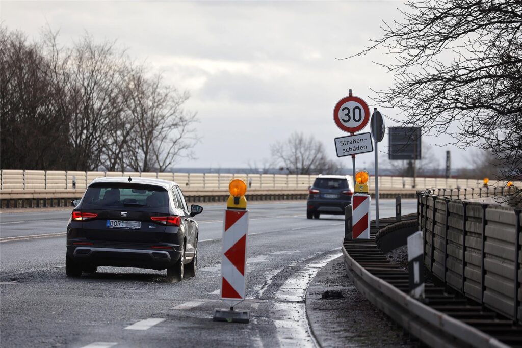 Wegen der Straßenschäden gilt auf Abschnitten der Hochstraße nun Tempo 30. Wegen der Straßenschäden gilt auf Abschnitten der Hochstraße nun Tempo 30.