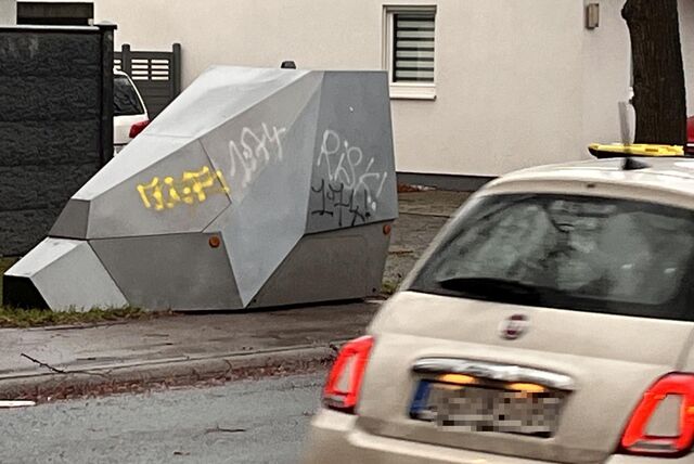 Geschwindigkeitskontrolle in Unna: Der Enforcement Trailer ist im Einsatz.
