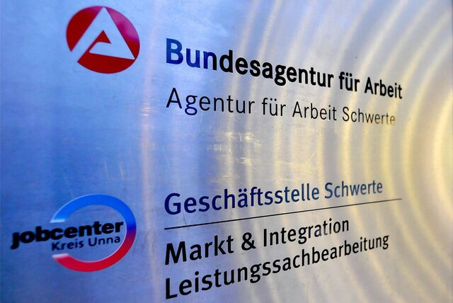 Zu sehen ist das Schild der Geschäftsstelle Schwerte der Bundesagentur für Arbeit.