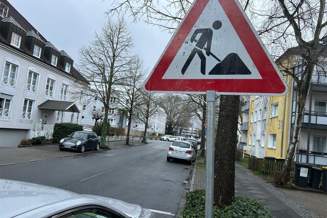 Das Baustellen-Schild steht schon. In der Eintrachtstraße geht die Stadt einem Blindgänger-Verdacht auf den Grund.