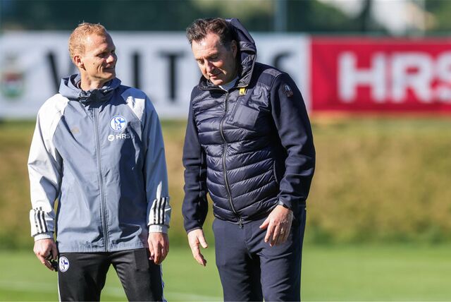 06.01.2024, Fussball, 2. Bundesliga, Saison 2023/2024, Wintertrainingslager FC Schalke 04 in Albufeira/Portugal, v. l. Cheftrainer Karel Geraerts (FC Schalke 04), Sportdirektor Marc Wilmots (FC Schalke 04)


Foto: Tim Rehbein/RHR-FOTO