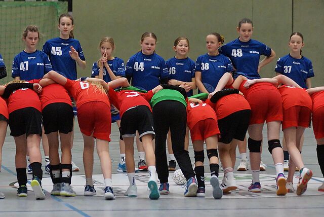 Kreisauswahlturnier Hellweg – Begrüßung vor dem Spiel.