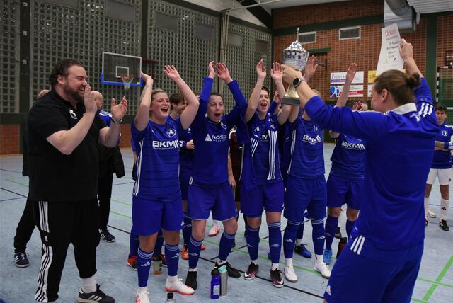 Die Fußballerinnen des BSV Heeren sind Stadtmeister in der Halle.