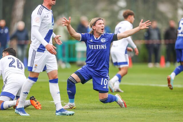 09.01.2024, Fussball, 2. Bundesliga, Saison 2023/2024, Wintertrainingslager FC Schalke 04 in Albufeira/Portugal, Trainingsspiel FC Schalke 04 – Recreativo Huelva, Lino Tempelmann (FC Schalke 04)


Foto: Tim Rehbein/RHR-FOTO