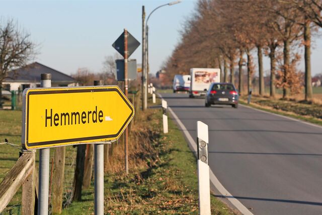 In Unna-Westhemmerde zeigt ein Straßenschild in Richtung Hemmerde