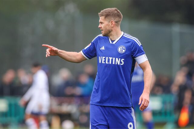 09.01.2024, Fussball, 2. Bundesliga, Saison 2023/2024, Wintertrainingslager FC Schalke 04 in Albufeira/Portugal, Trainingsspiel FC Schalke 04 – Recreativo Huelva, Simon Terodde (FC Schalke 04)


Foto: Tim Rehbein/RHR-FOTO