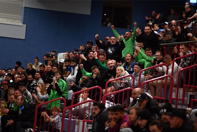 Fans in der Halle.