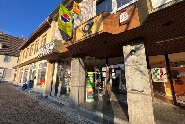 Am Markt Königsborn ist die Post in einem Laden untergebracht.