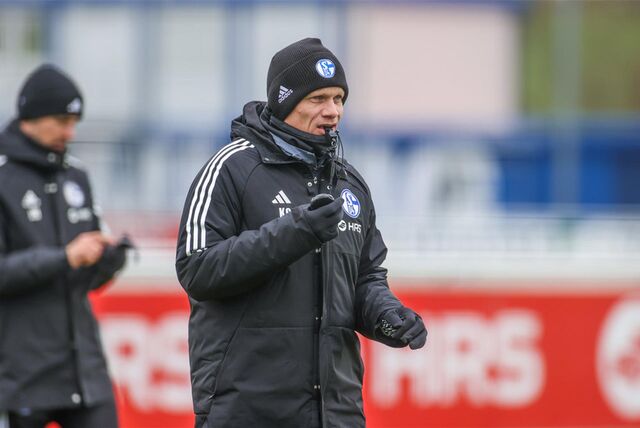 16.01.2024, Fussball, Saison 2023/2024, 2. Bundesliga, Training FC Schalke 04, Cheftrainer Karel Geraerts (FC Schalke 04)



Foto: Tim Rehbein/RHR-FOTO