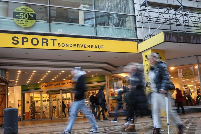 Spätestens Ende Februar soll Feierabend sein mit dem Outlet-Verkauf im Erdgeschoss des Ex-Kaufhof-Gebäudes. Kommt dann Appelrath Cüpper als Neumieter?