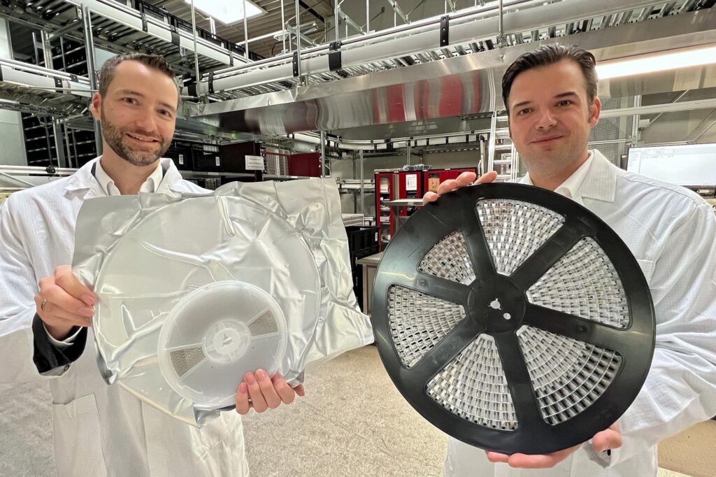 Sven Vogel (l.), Chief Financial Officer, und Maximilian Krane, Chief Executive Officer, führten durch die BTV-Hallen in Unna. Hier zeigen sie Spulen, auf denen Bauteile gelagert werden. Sven Vogel (l.), Chief Financial Officer, und Maximilian Krane, Chief Executive Officer, führten durch die BTV-Hallen in Unna. Hier zeigen sie Spulen, auf denen Bauteile gelagert werden.