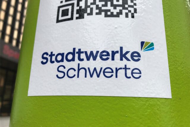 Ein Sticker zeigt das Logo der Stadtwerke Schwerte.