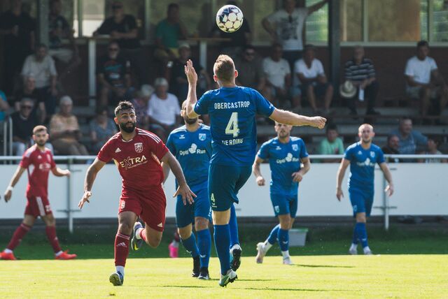 Hakan Cevirme (l.) erzielte ein Tor für den Lüner SV im Testspiel bei Borussia Dröschede.