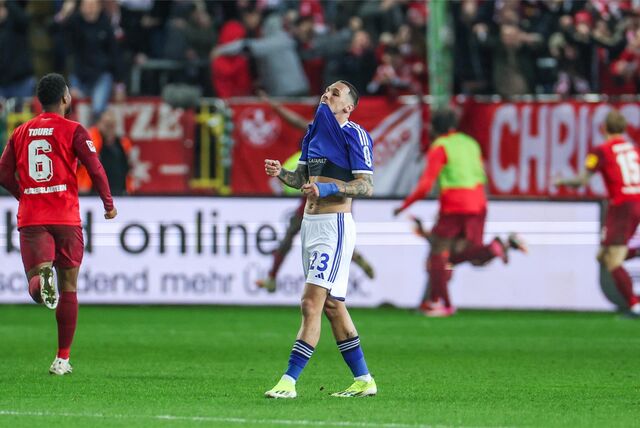 Darko Churlinov, Schalke 04, jubelnde Spieler des 1. FC Kaiserslautern