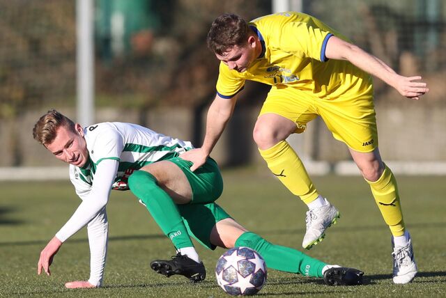 Der PSV Bork mit Ben Knappmann (l.) testete gegen den SV Herbern II.
