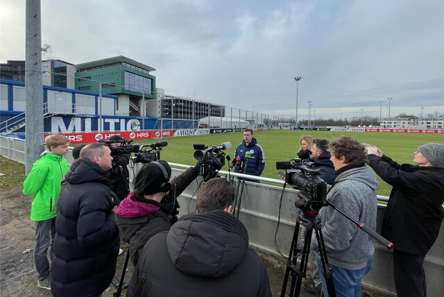 Das Medieninteresse beim FC Schalke 04 ist groß. Es geht um den Abstieg in die 3. Liga.