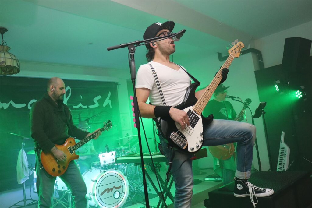 Noch verraten die Veranstalter nicht, welche Bands bei der Kneipennacht mitmachen. Ein Geheimnis ist aber schon gelüftet: Die Band Moodish spielt im Haus Dörlemann. So wie während der letzten Kneipennacht 2019. Noch verraten die Veranstalter nicht, welche Bands bei der Kneipennacht mitmachen. Ein Geheimnis ist aber schon gelüftet: Die Band Moodish spielt im Haus Dörlemann. So wie während der letzten Kneipennacht 2019.