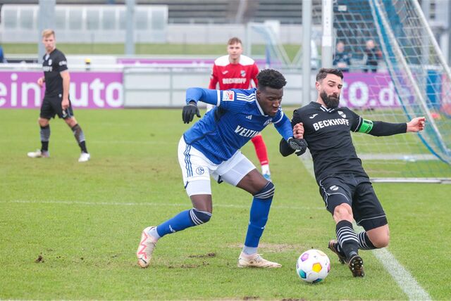 07.02.2024, Fussball, Testspiel, Saison 2023/2024, FC Schalke 04 – SC Verl, v. l. Bryan Lasme (FC Schalke 04),


Foto: Dennis Ewert/RHR-FOTO