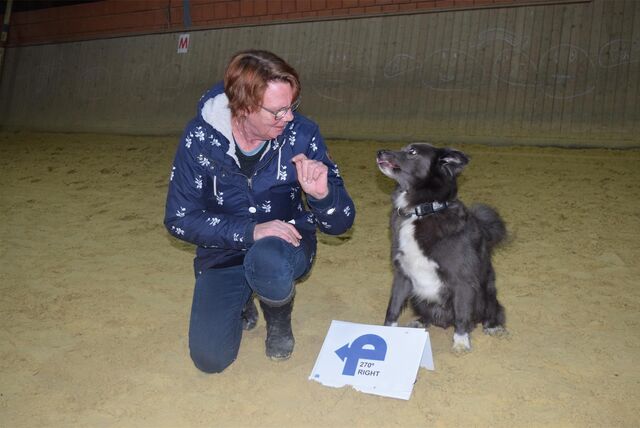 Silvia Schemstet mit ihrem Hund Silver.