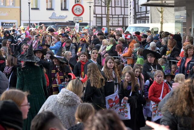 Der Karnevalsumzug 2024 in Werne sorgte für viel Partystimmung.