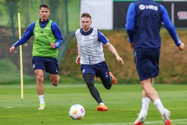 03.01.2024, Fussball, 2. Bundesliga, Saison 2023/2024, Wintertrainingslager FC Schalke 04 in Albufeira/Portugal, v. l. Paul Seguin (FC Schalke 04), Tobias Mohr (FC Schalke 04)


Foto: Tim Rehbein/RHR-FOTO