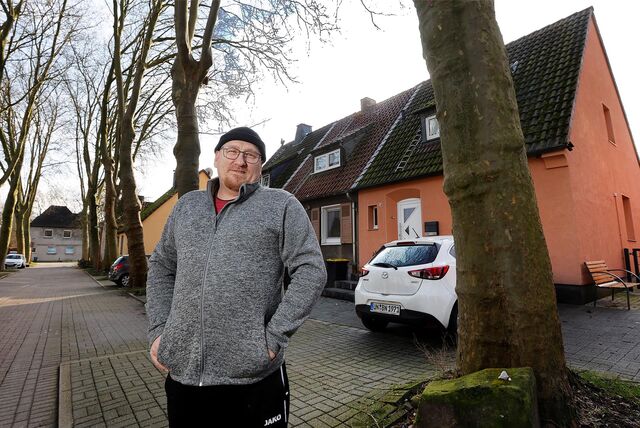 Ludger Wimbert vor seinem Haus an der Russelstraße in Schönhausen in Bergkamen.